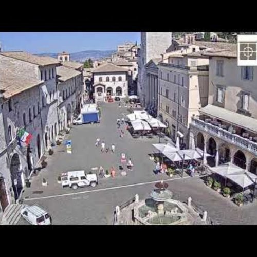 Assisi's Piazza del Comune Live Webcam