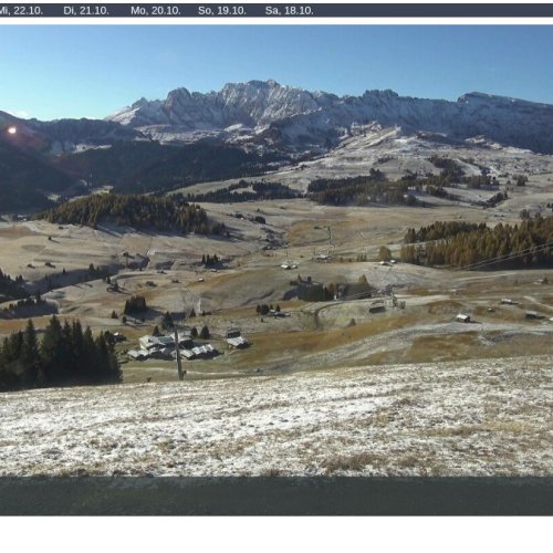 Seiser Alm Mezdi Bergstation Live Webcam: Dolomites Panorama