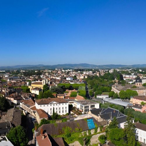 Mâcon, France: A Scenic Cityscape 🌆