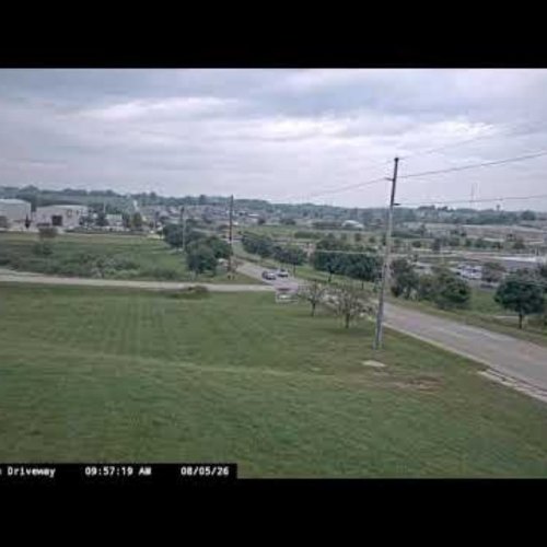 Dubuque, Iowa Live Webcam: Ext. North Driveway View