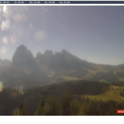Seiser Alm Live Webcam: Dolomite Mountain Views from Compatsch