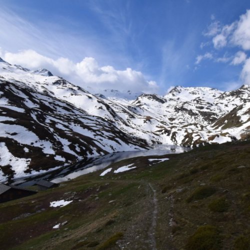 Les Menuires Lac du Lou: A Serene Alpine View