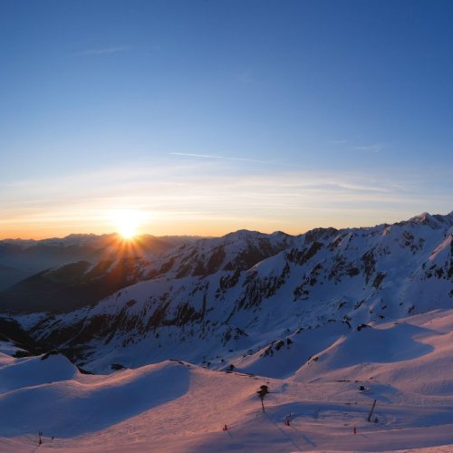 Peyragudes Cap de Pales Belvédère: A Ski Resort's Majestic View