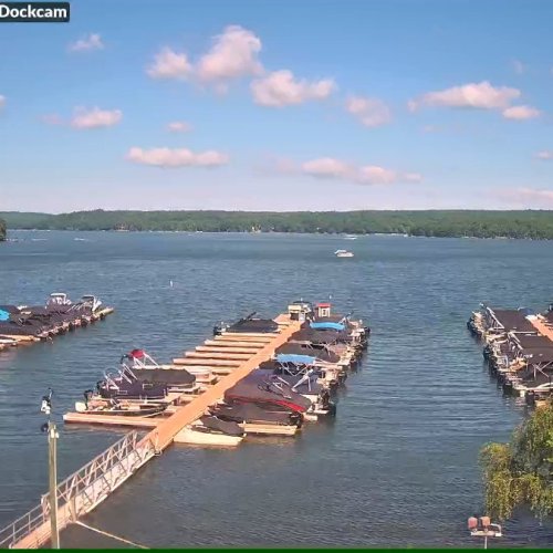 Tafton, Pennsylvania: A Serene Lakeside Scene