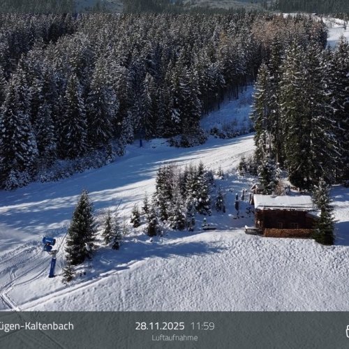 Live Webcam Fügen-Kaltenbach: Ski Slopes & Zillertal Alps Views