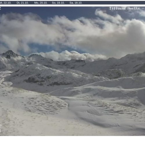 Live from Tilisunahütte: Alpine Views of Schruns-Tschagguns & Weissplatte