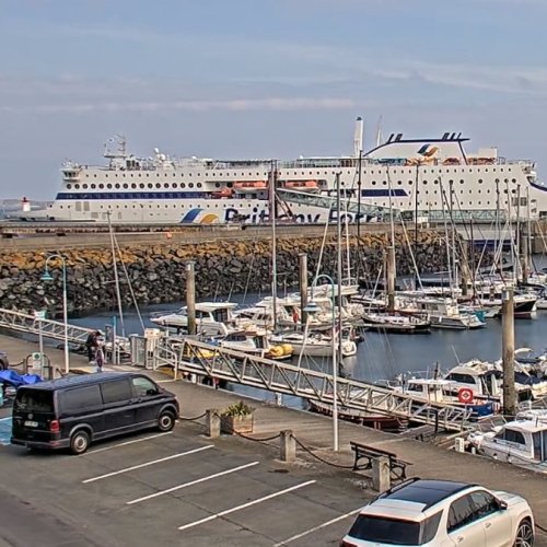 Saint-Malo Port des Sablons: A Bustling Harbor in Brittany, France