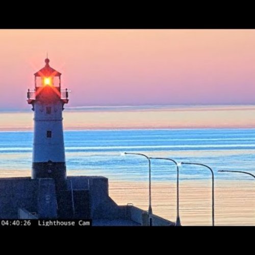 Duluth Harbor Lighthouse Live Cam: Lake Superior Views