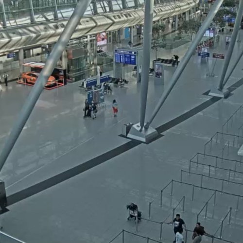 Düsseldorf Airport Live Webcam: Terminal Activity