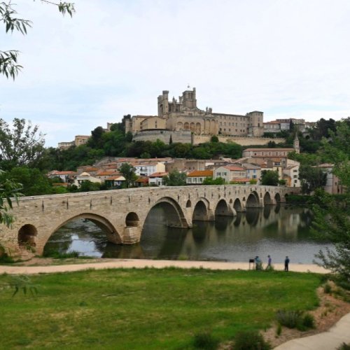 Béziers Pont Vieux: A Scenic View of the Old Bridge