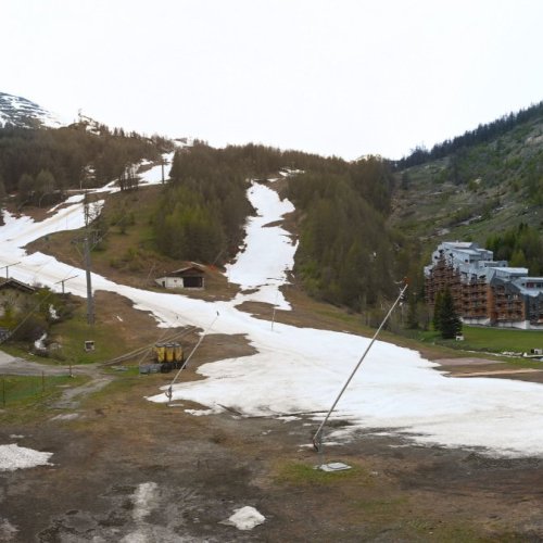 Val d'Isère La Daille: A Scenic Alpine View 🗼️