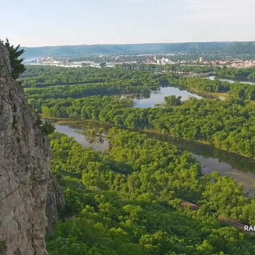 Dubuque's Castle Rock Falcons Cliff Live View