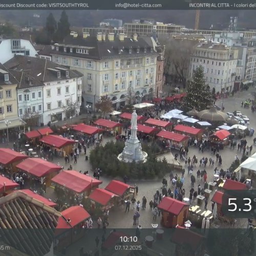 Bolzano City Center Live: Waltherplatz Webcam Stream