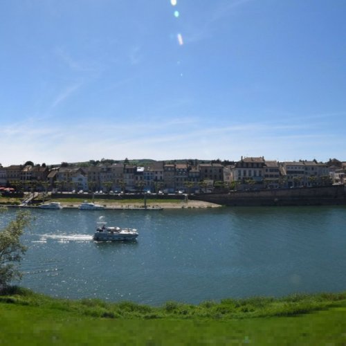 Discover Tournus, France Through Its Scenic Riverbank Webcam