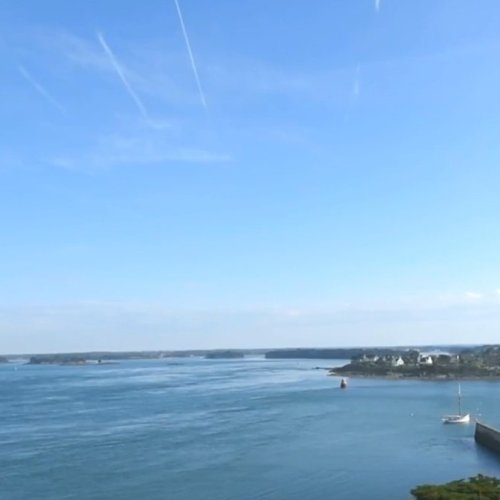 Discover The Charm Of Port-Navalo Through Its Live Webcam