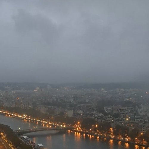 Paris Seine River Live Webcam: Panoramic City Views